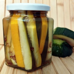 Achat de bocaux de courgettes au vinaigre, fait maison et de saison